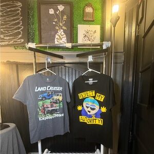 Gray Land Cruiser Graphic Tee. Bundle size L